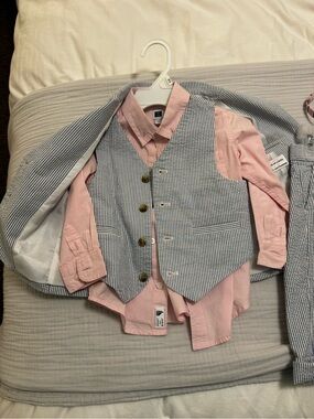 Janie and Jack 3 piece Seersucker suit with bow tie and suspenders